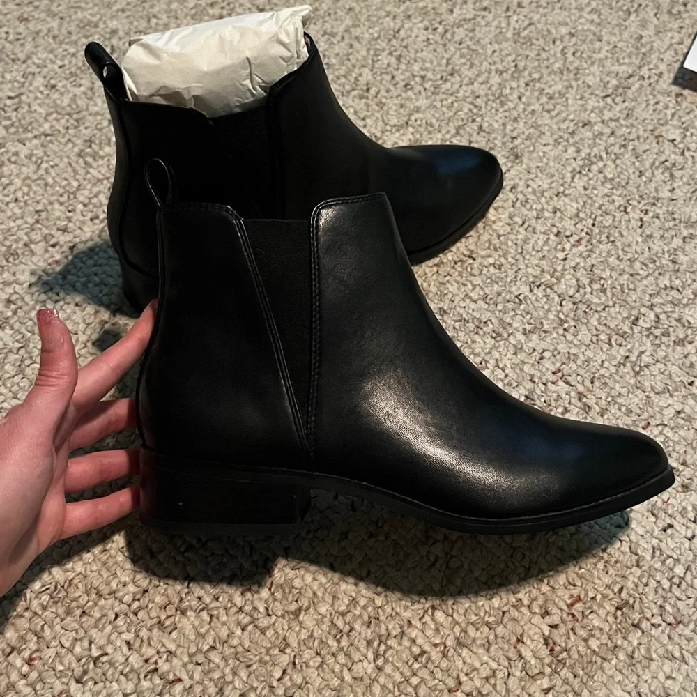 NWOT J. Crew Chelsea Boots
